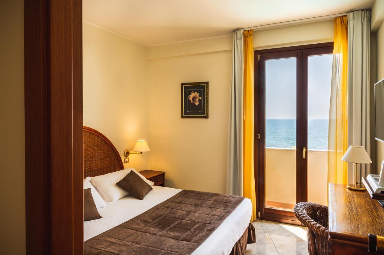 Apulia Hotel Taranto Ara Solis Lido Azzurro Eksteriør bilde