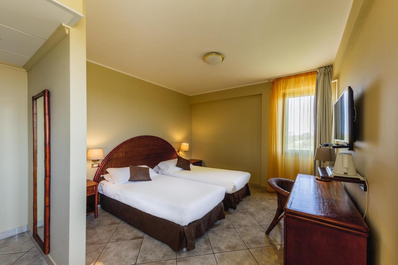 Apulia Hotel Taranto Ara Solis Lido Azzurro Eksteriør bilde