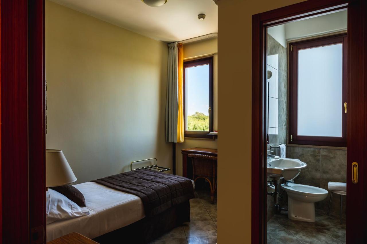 Apulia Hotel Taranto Ara Solis Lido Azzurro Eksteriør bilde