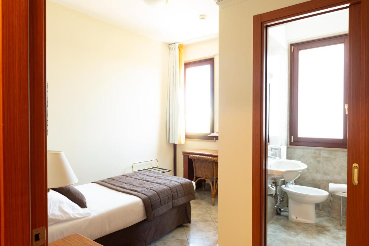 Apulia Hotel Taranto Ara Solis Lido Azzurro Eksteriør bilde