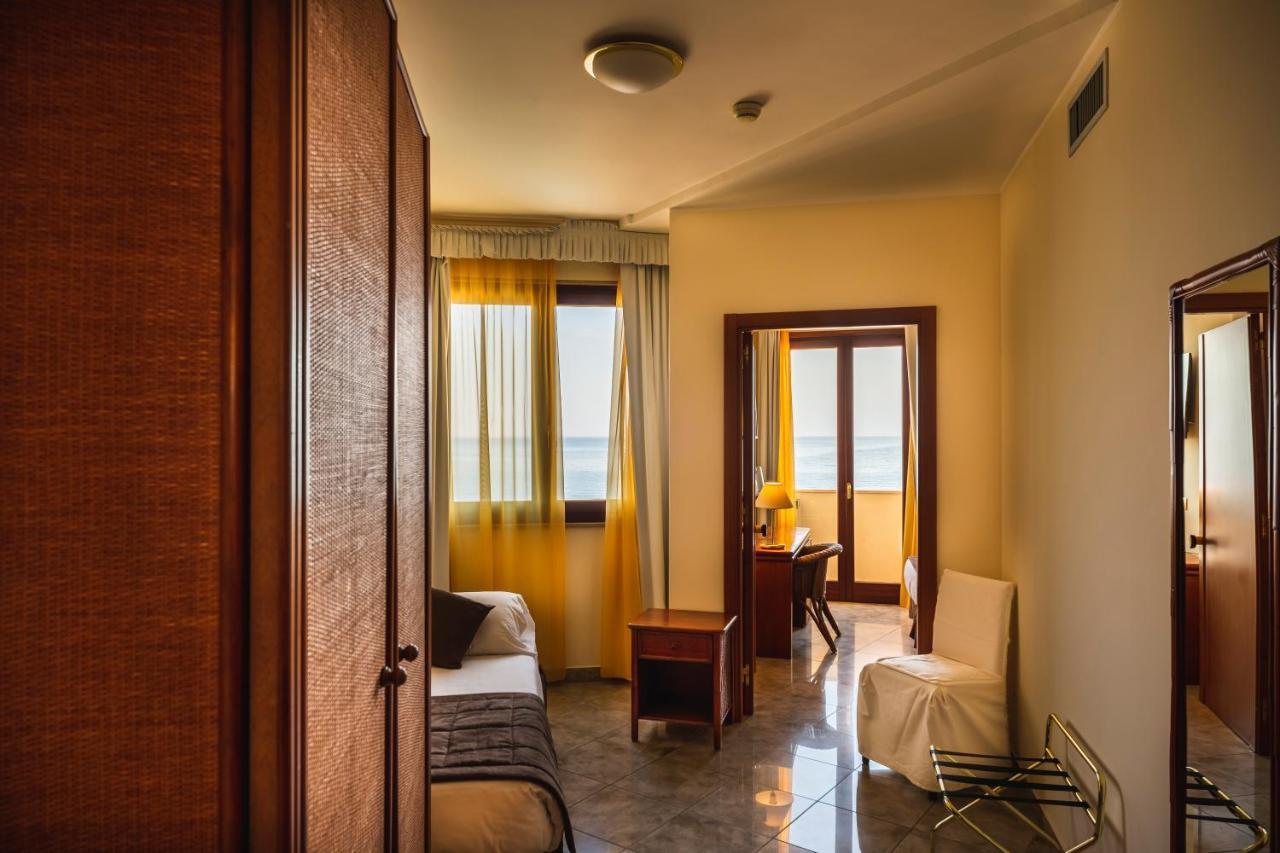 Apulia Hotel Taranto Ara Solis Lido Azzurro Eksteriør bilde