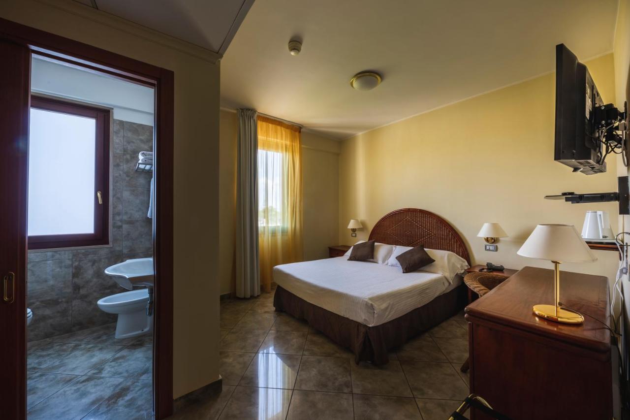 Apulia Hotel Taranto Ara Solis Lido Azzurro Eksteriør bilde